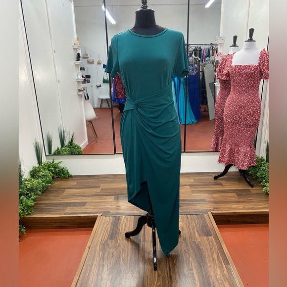 Dresses & Skirts - Chic & Elegant Asymmetrical Dress
